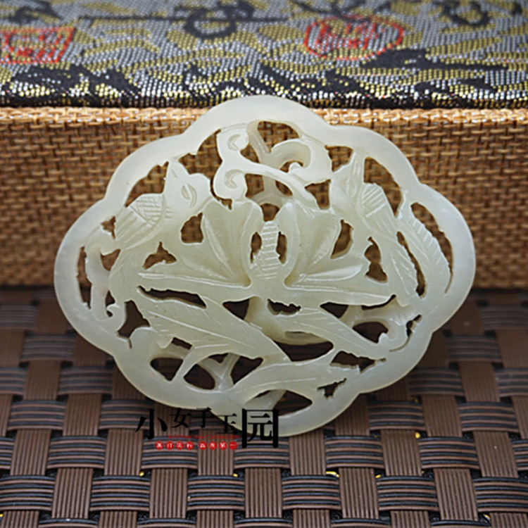 和田玉拉丝镂空雕刻喜鹊闹梅吊坠挂件青白玉喜上眉梢玉佩毛衣坠