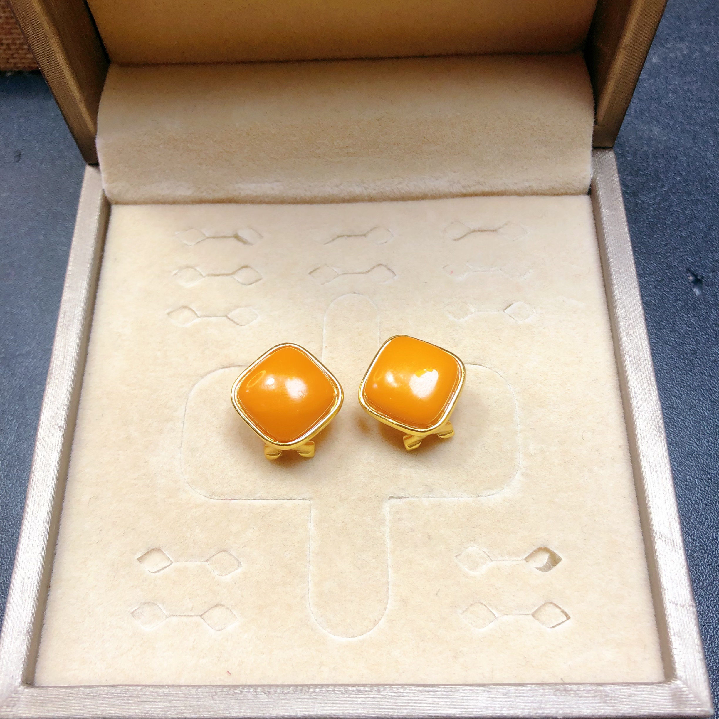 天然蜜蜡耳钉耳扣12.5mm方形S925银耳坠琥珀鸡油黄老蜜耳饰时尚