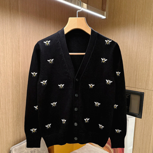 轻奢蜜蜂刺绣V领开衫毛衣外套潮