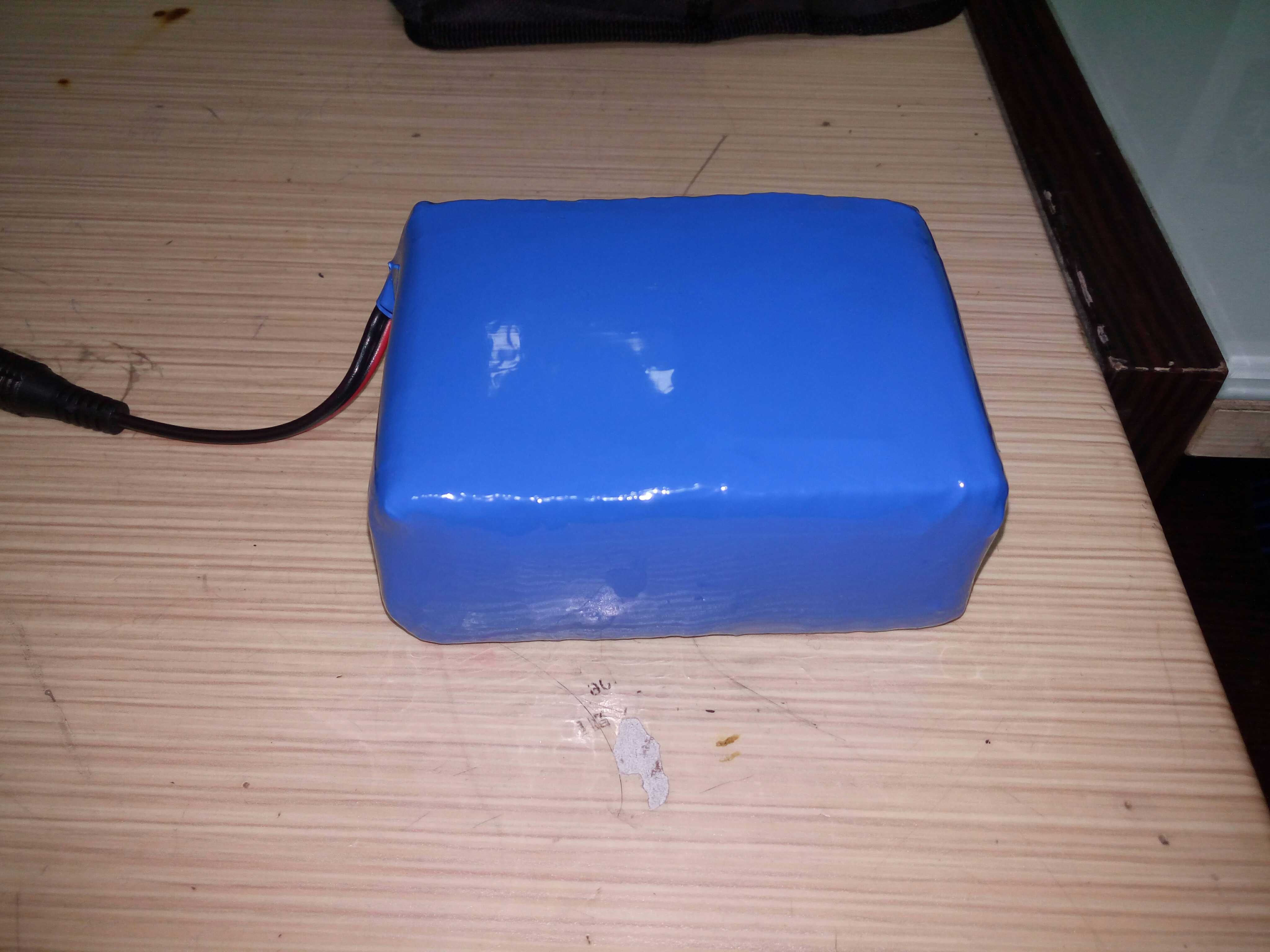 12v5c大电流8000mA级芯锂履带智能车机器电池真实容量不虚标