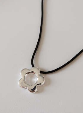 STUNNING MOMO小众设计感麂皮绳可调节长短项链 花朵吊坠925银