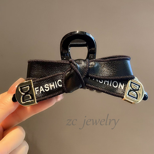 韩国东大门高品质皮质字母蝴蝶结抓夹女时尚轻奢后脑勺盘发鲨鱼夹