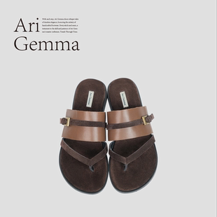 Ari Gemma｜布朗尼·新款牛反绒扣带一脚蹬复古夹趾凉拖女