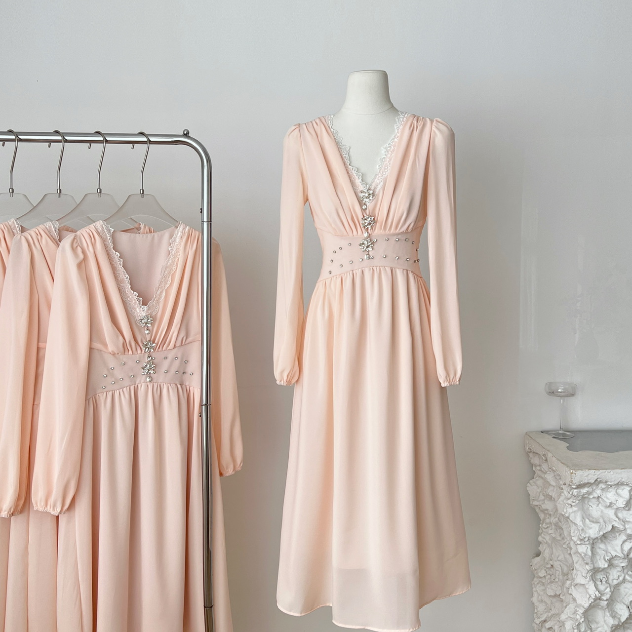 Acaine10/20 20:00 前四小时9折款 蕾丝V领水钻长袖连衣裙