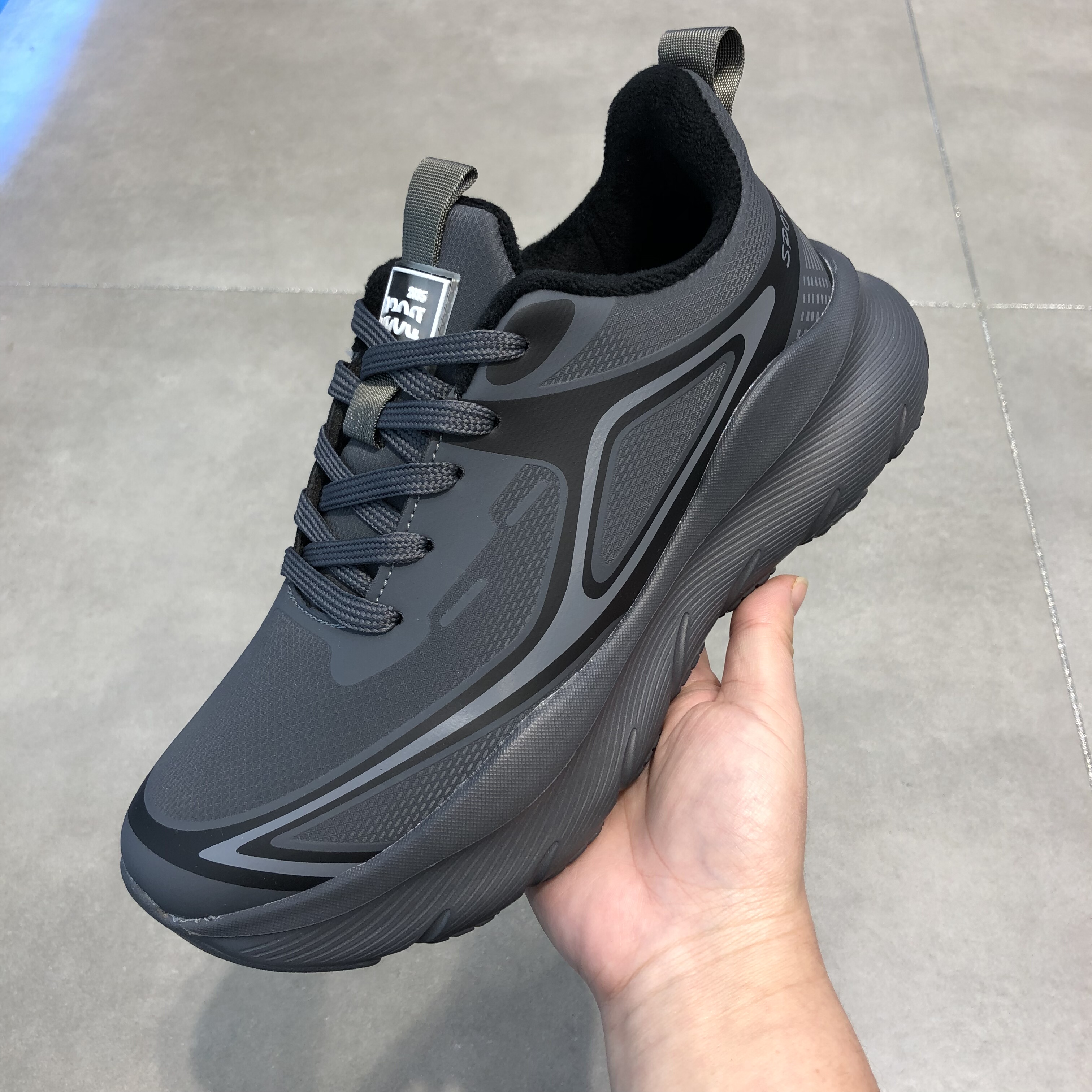 超飞男鞋25冬季新款加绒保暖黑色皮面棉鞋轻便百搭男士运动休闲鞋