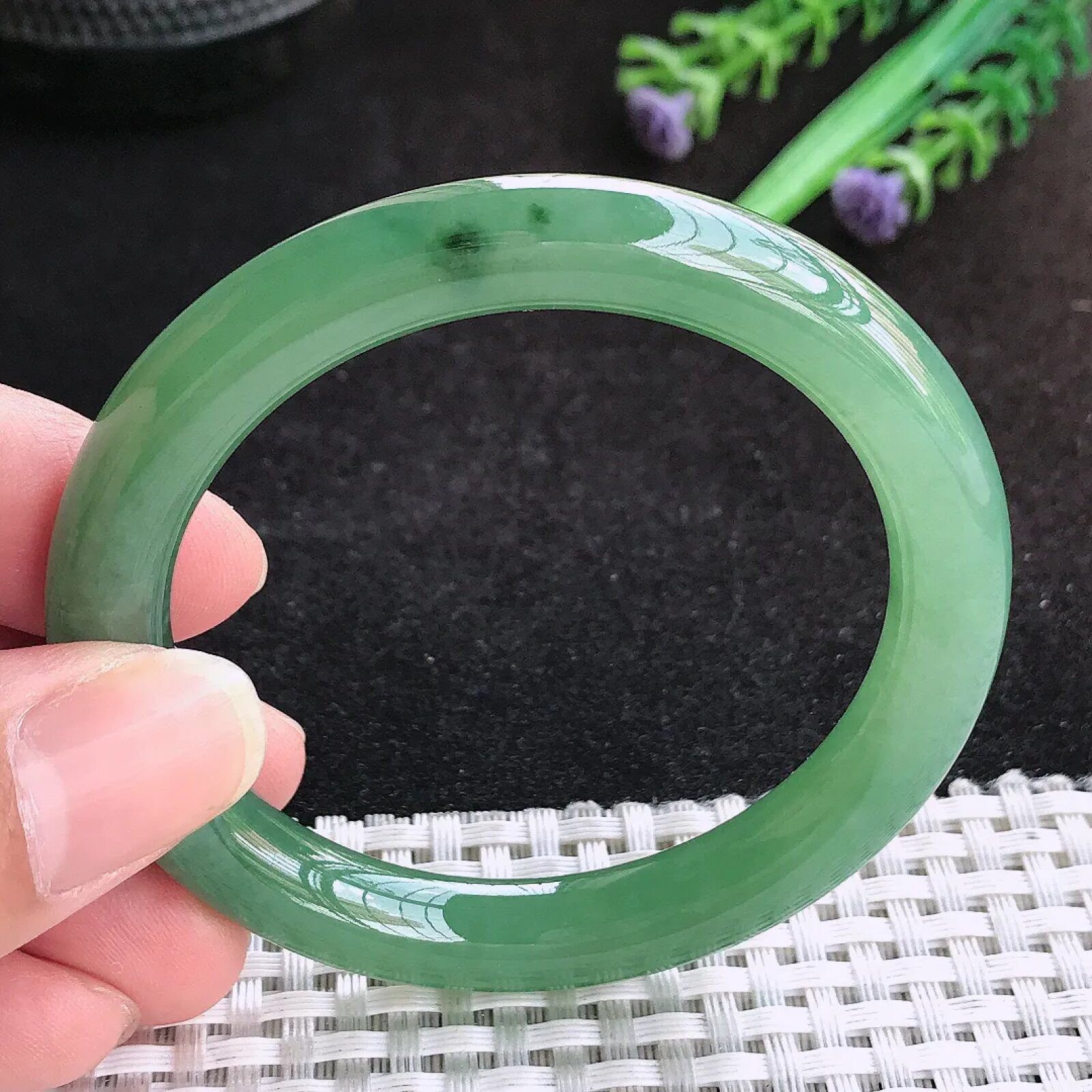 缅甸A货翡翠51.5/8.8老坑冰胶果冻满绿小圈口圆条手镯