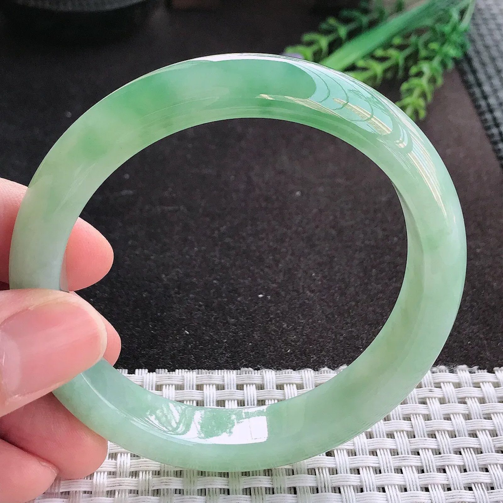 缅甸A货翡翠60/12.6/8.8老坑冰润果冻胶冰晴满绿手镯宽边玉镯