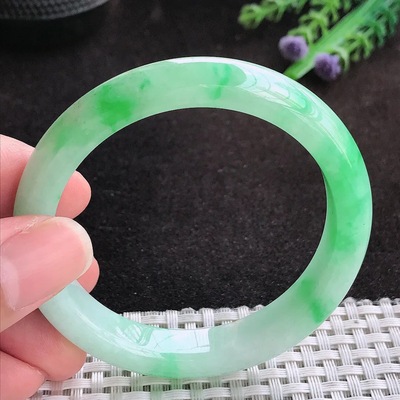 缅甸A货翡翠53.5/10.5/8老坑冰胶水灵飘阳绿手镯