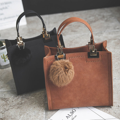 nclinedshoulderbaggril