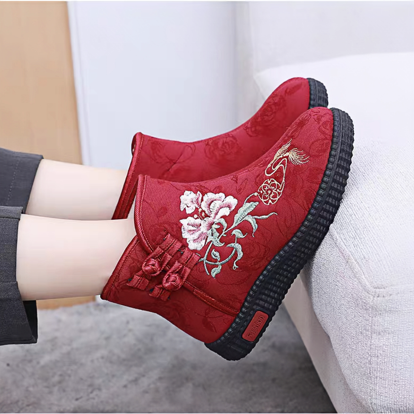 老北京布鞋女秋冬加绒保暖民族风绣花高帮舒适防滑中老年妈妈棉鞋