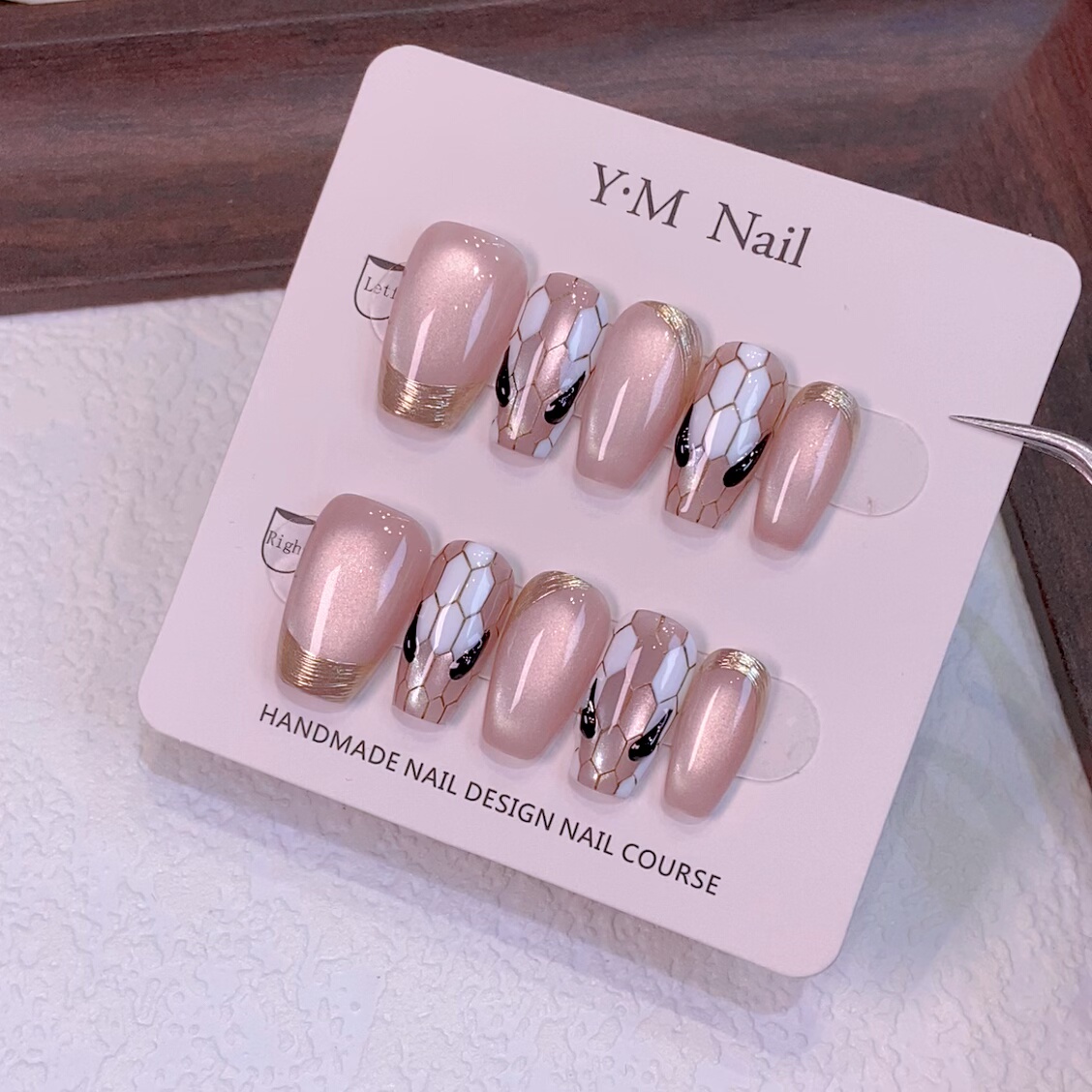 媛满【灵蛇 3 号 2.0】手绘宝格莉蛇头猫眼穿戴美甲长短款新款