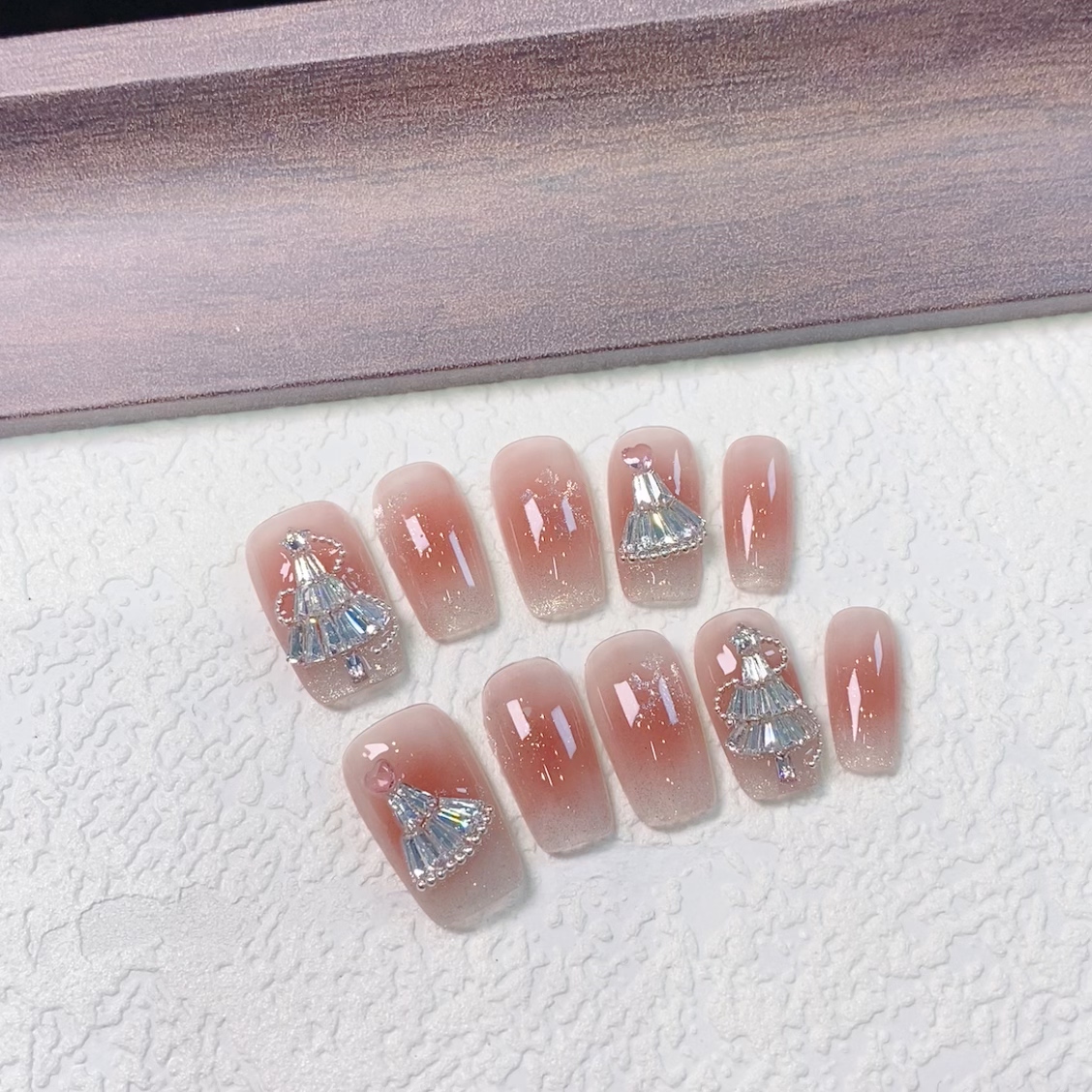 媛满【裙摆】裸色腮红显白拼钻冬季纯手工穿戴美甲长短款高级感