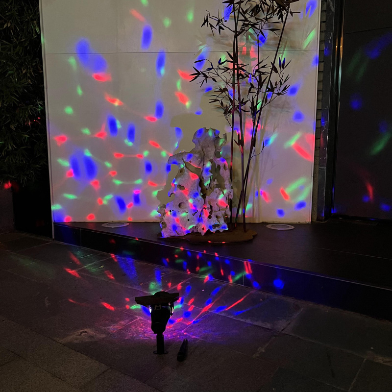 馨芒太阳能旋转投影灯彩色防水