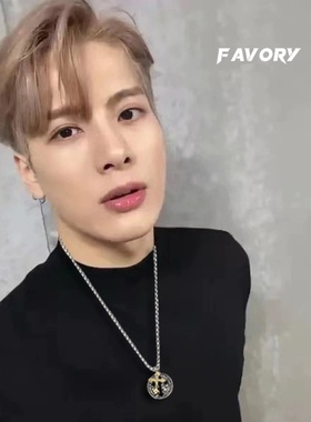 王嘉尔同款欧美流浪币十字架项链镂空字母个性男嘻哈帅复古吊坠女