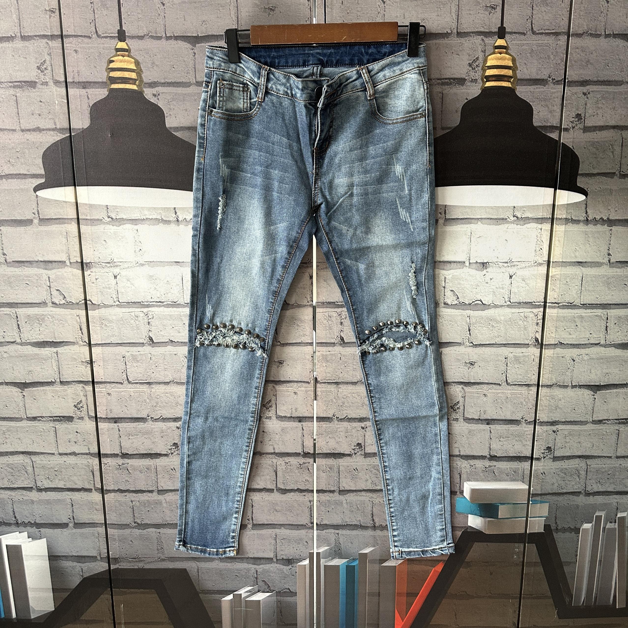 腰围84臀围80-90裤长92有弹力个性破洞铆钉牛仔裤微瑕疵D321