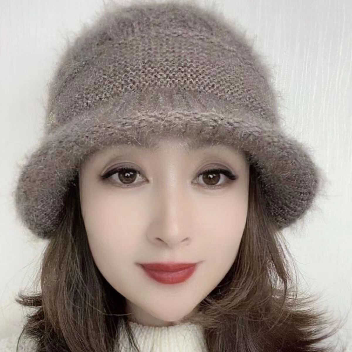 飒翊帽檐款户外女秋冬圆形松鼠绒