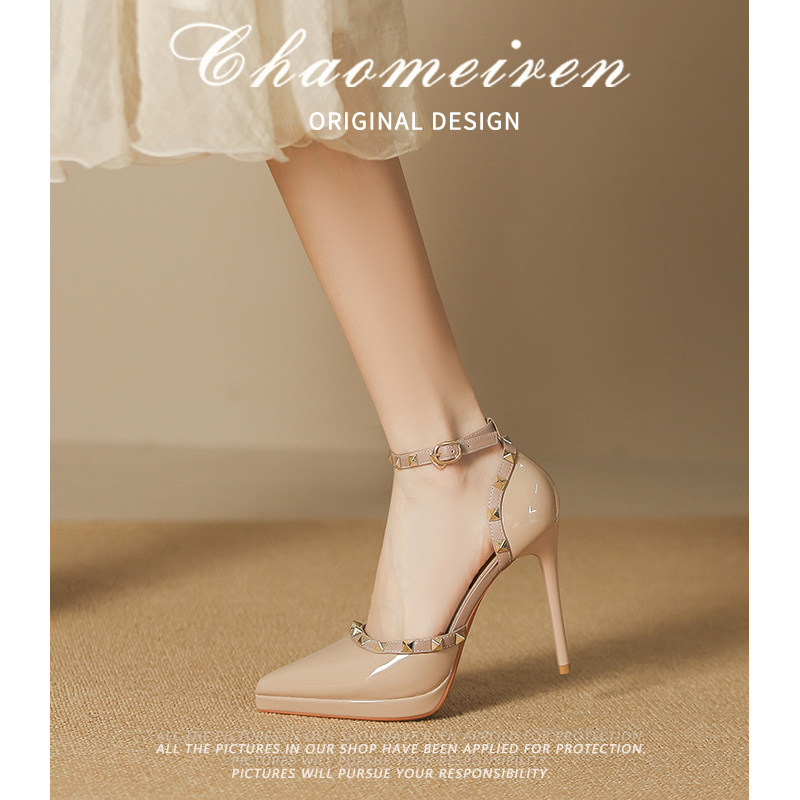 潮美人裸色防水台包头凉鞋女2026新款夏季绝美外穿铆钉高跟鞋细跟