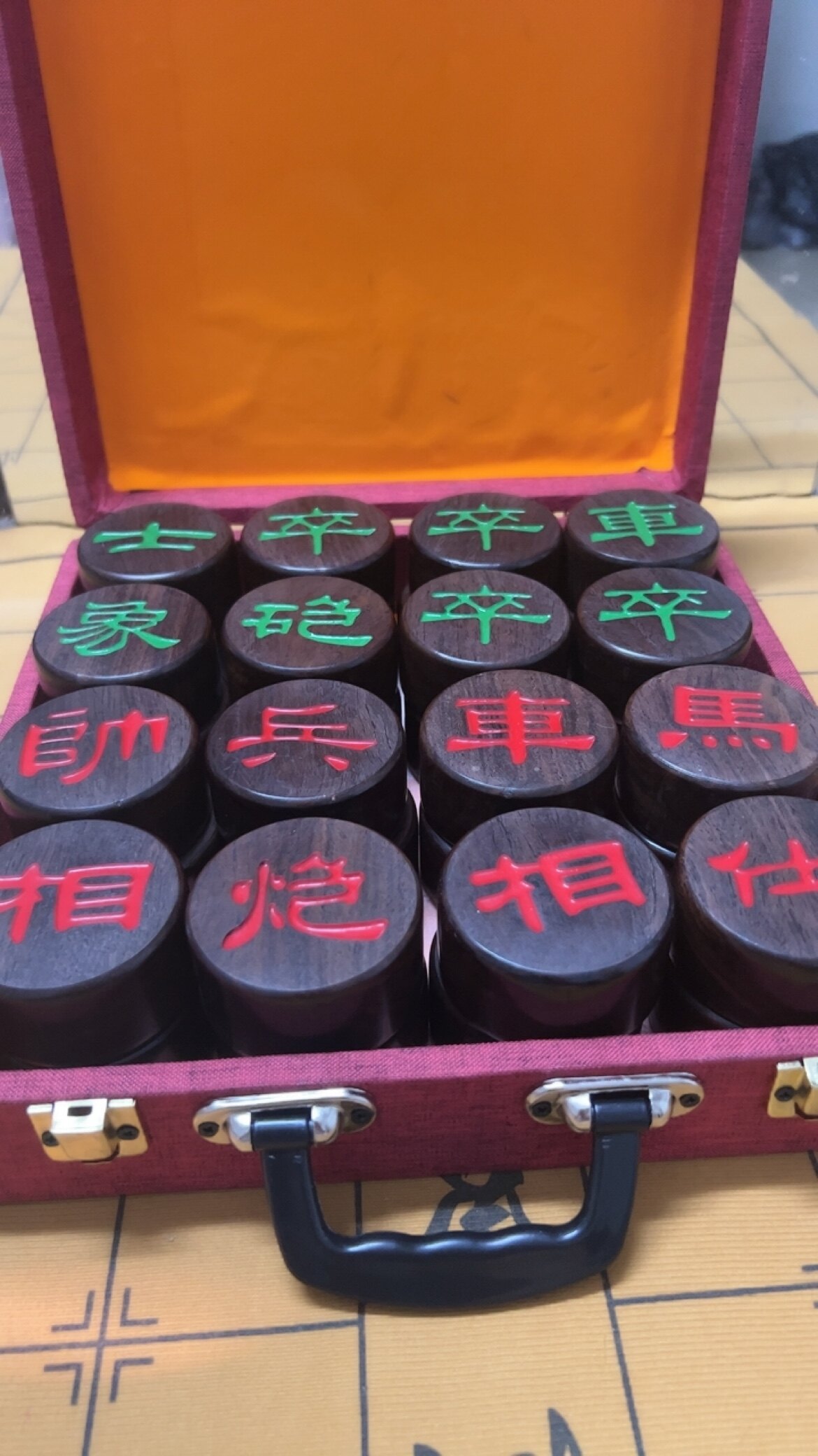 黑檀木58柱形加厚象棋实木中国象棋套装绒布折叠棋盘家用送礼高档
