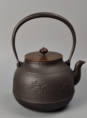 人间国宝高桥敬典造日本铁壶。浜松地纹真形。轻微使用。