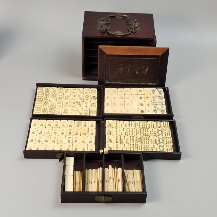 日本回流竹背麻将。竹骨老麻将麻雀牌。骨面竹背骨质镶嵌