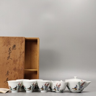 十三代酒井田柿右卫门作染锦茶器一套。未使用品带原箱。