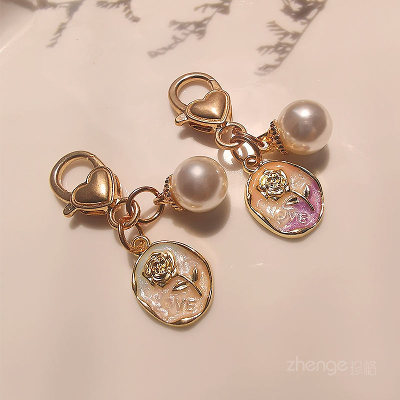 玫瑰花牌挂件小吊绳珍珠香风爱心龙虾扣手机壳电话套汽车钥匙扣吊坠饰品包挂女个性diy创意时尚新品