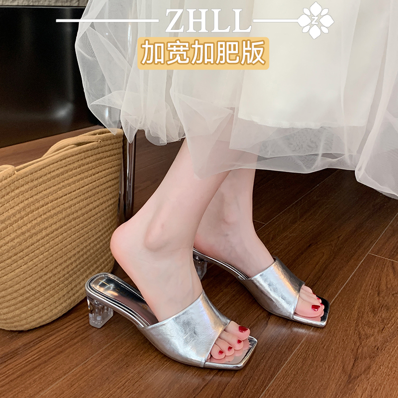 加宽胖脚大码女鞋41到43显脚小高跟凉拖女夏季新款一字拖露趾凉鞋