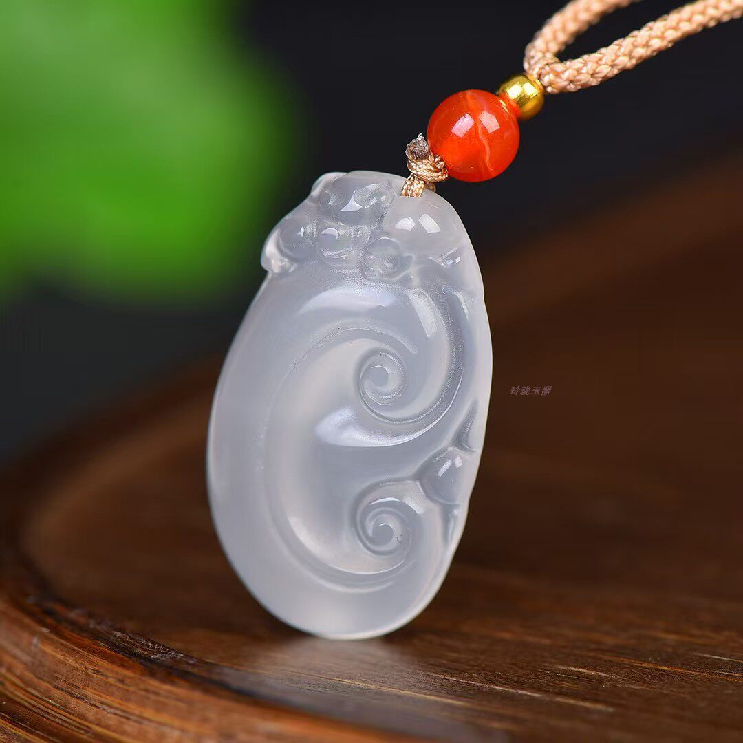 天然高冰玛瑙如意吊坠