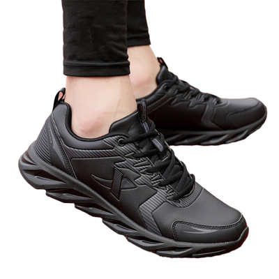 运动鞋男跑步鞋皮面防水特步