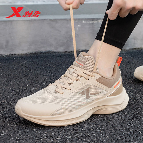 特步跑步鞋网面透气运动鞋男