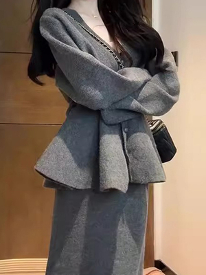 秋季韩系高级感v领毛衣连衣裙套装2025年新款小香风穿搭配一整套