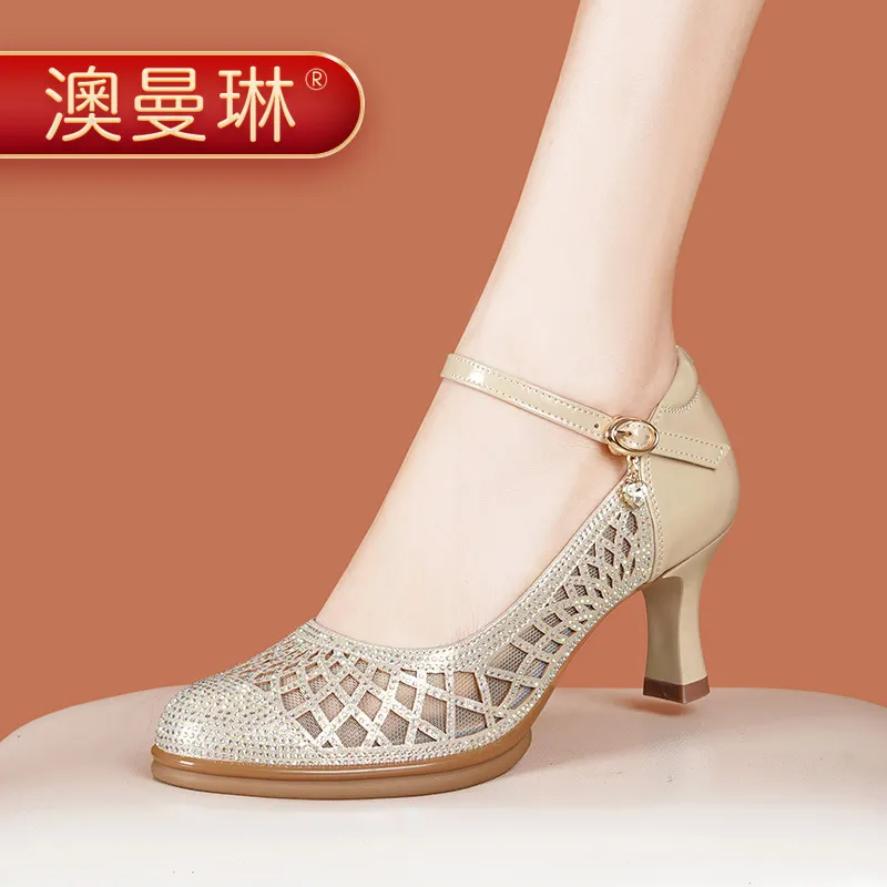 网纱金色粗跟镂空凉鞋女2026春季新款真皮走秀旗袍一字扣高跟凉鞋