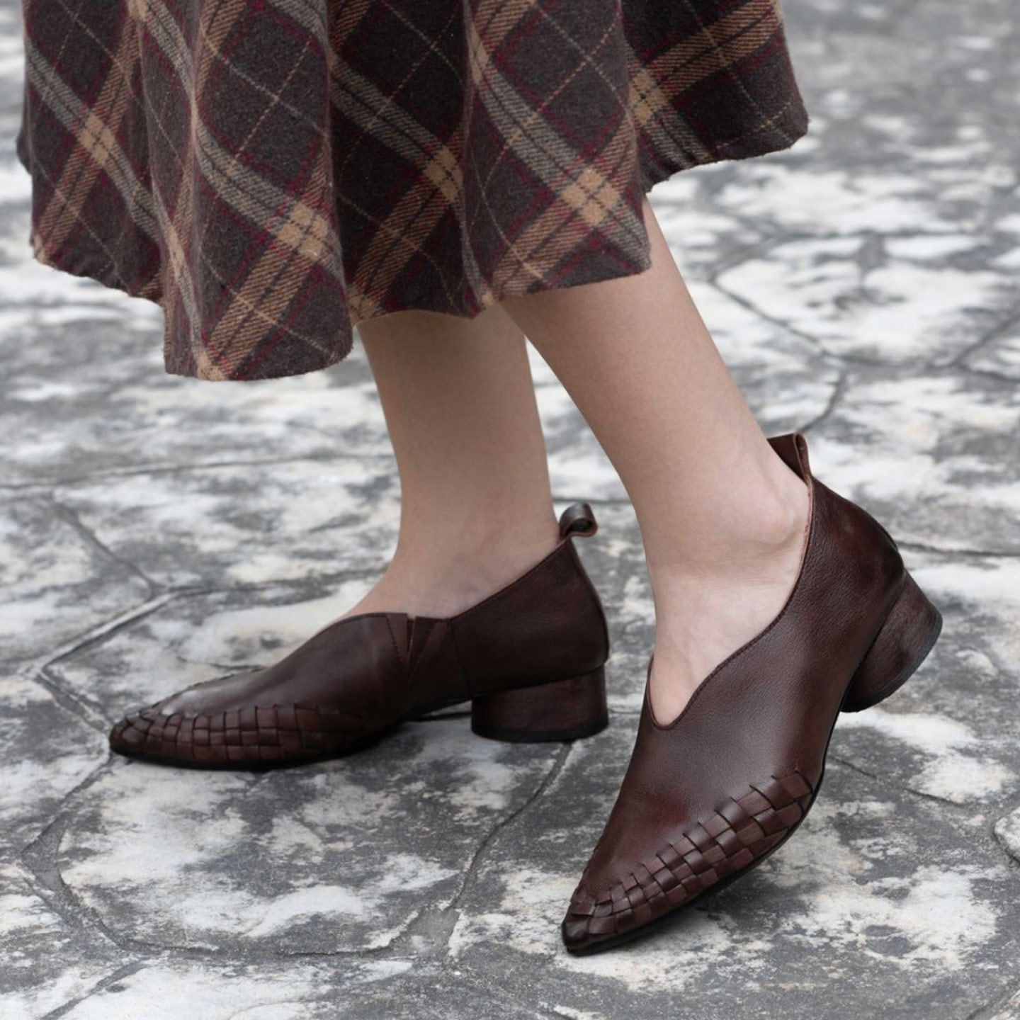 2025秋款高品质水洗头层牛皮潮流复古编织一脚蹬粗跟尖头四季女鞋