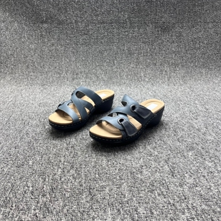 夏季新款轻便舒适一脚蹬露趾凉鞋女真皮拼接厚底透气一字拖鞋大码