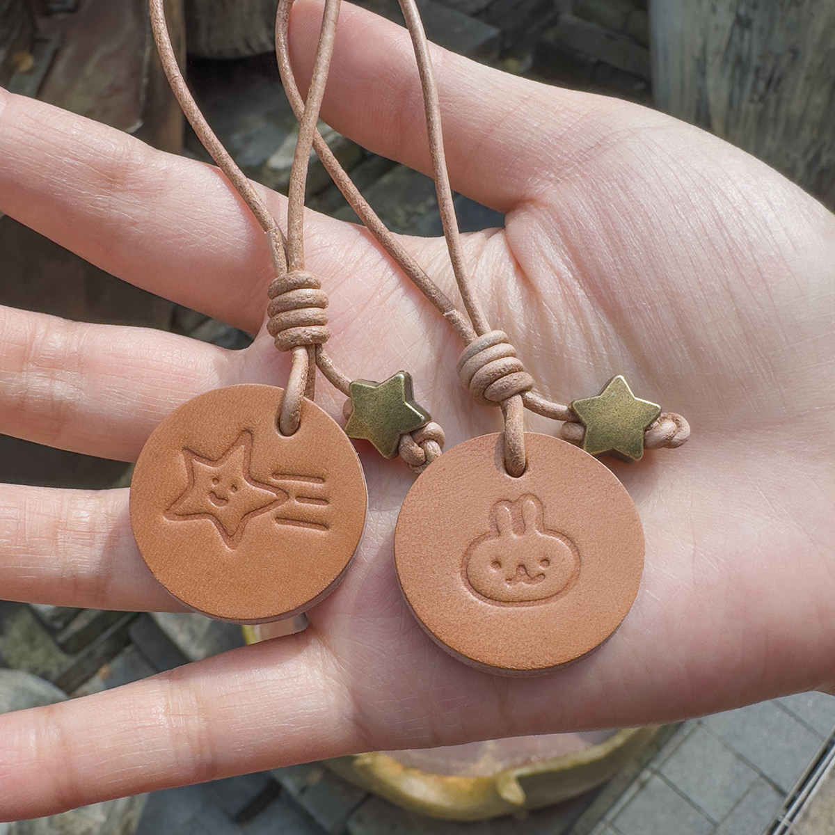 手工制作真牛皮双面手账钥匙挂件图片