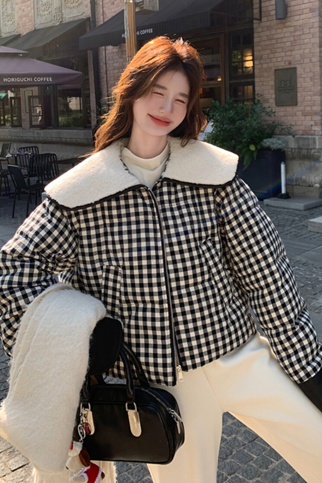 羊羔毛娃娃领格子羽绒服女冬季2025新款今年流行短款超好看独特,女装羽绒服,2C263