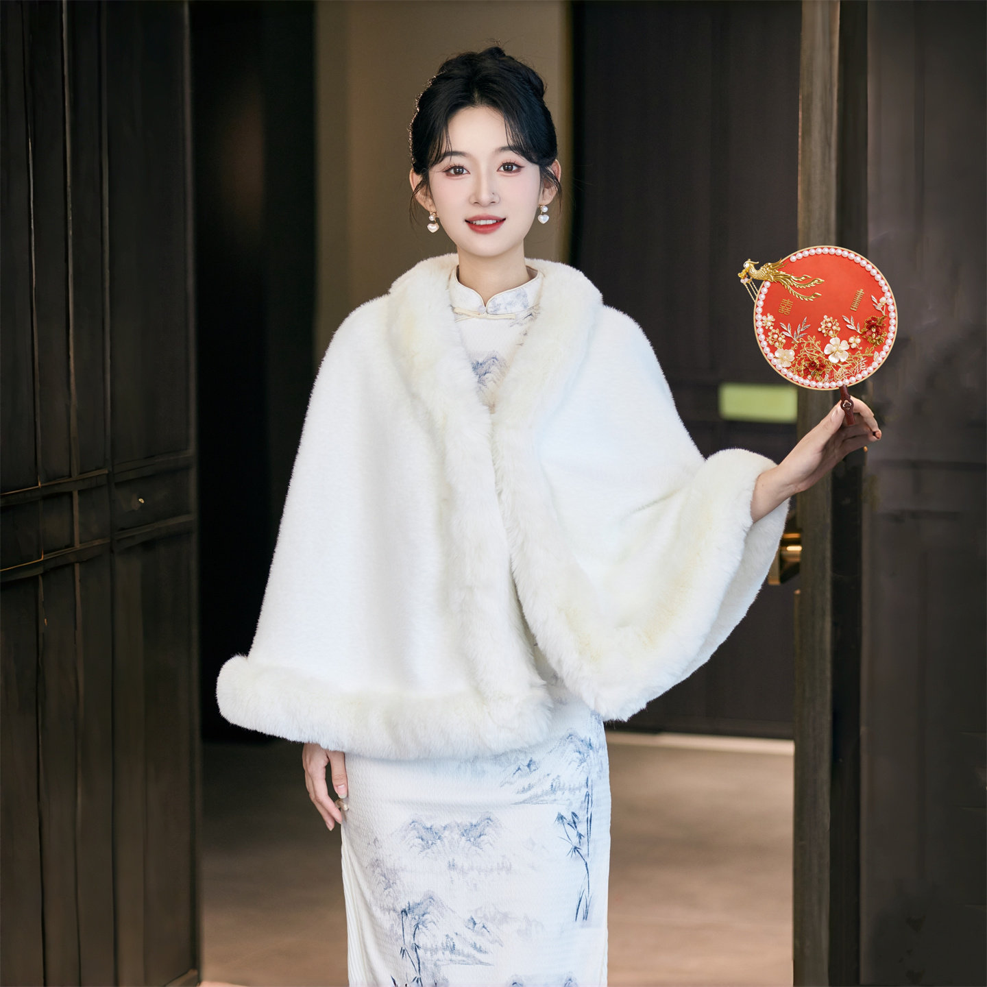 新中式国风斗篷披肩白色毛绒女秋冬新娘敬酒服旗袍外搭短外套保暖