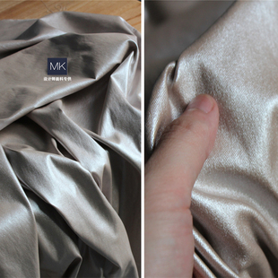 汞重金属色涂层布 顺滑光泽挺阔布料 设计师时尚裤子风衣复合面料