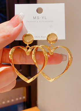 法式夸张金色爱心耳环高级感气质耳环设计感小众简约耳饰心形耳坠