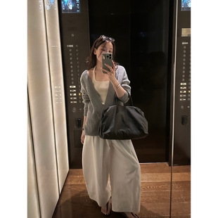 深V领宽松羊毛毛衣mia 7月23日开售 M039