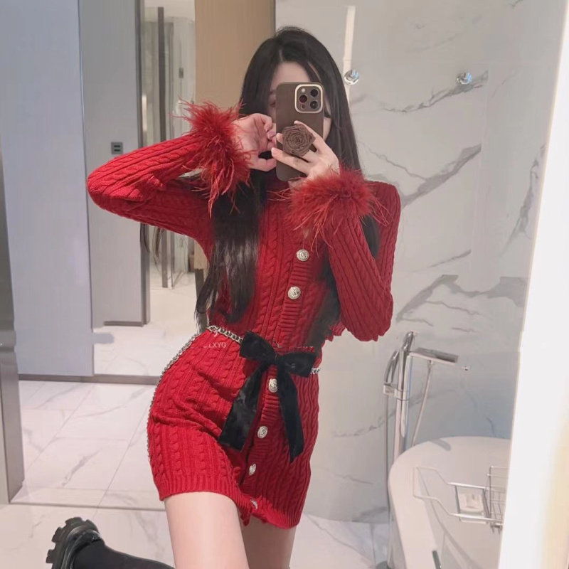 LXYG2025春秋新款小香风红色毛毛针织连衣裙女修身显瘦毛衣裙腰链