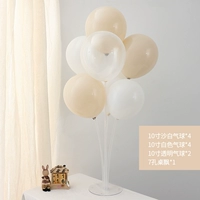 Песок и белый стол