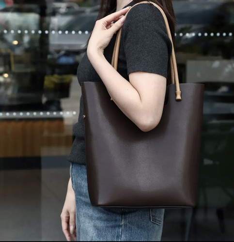 大牌同款真皮通勤托特水桶包