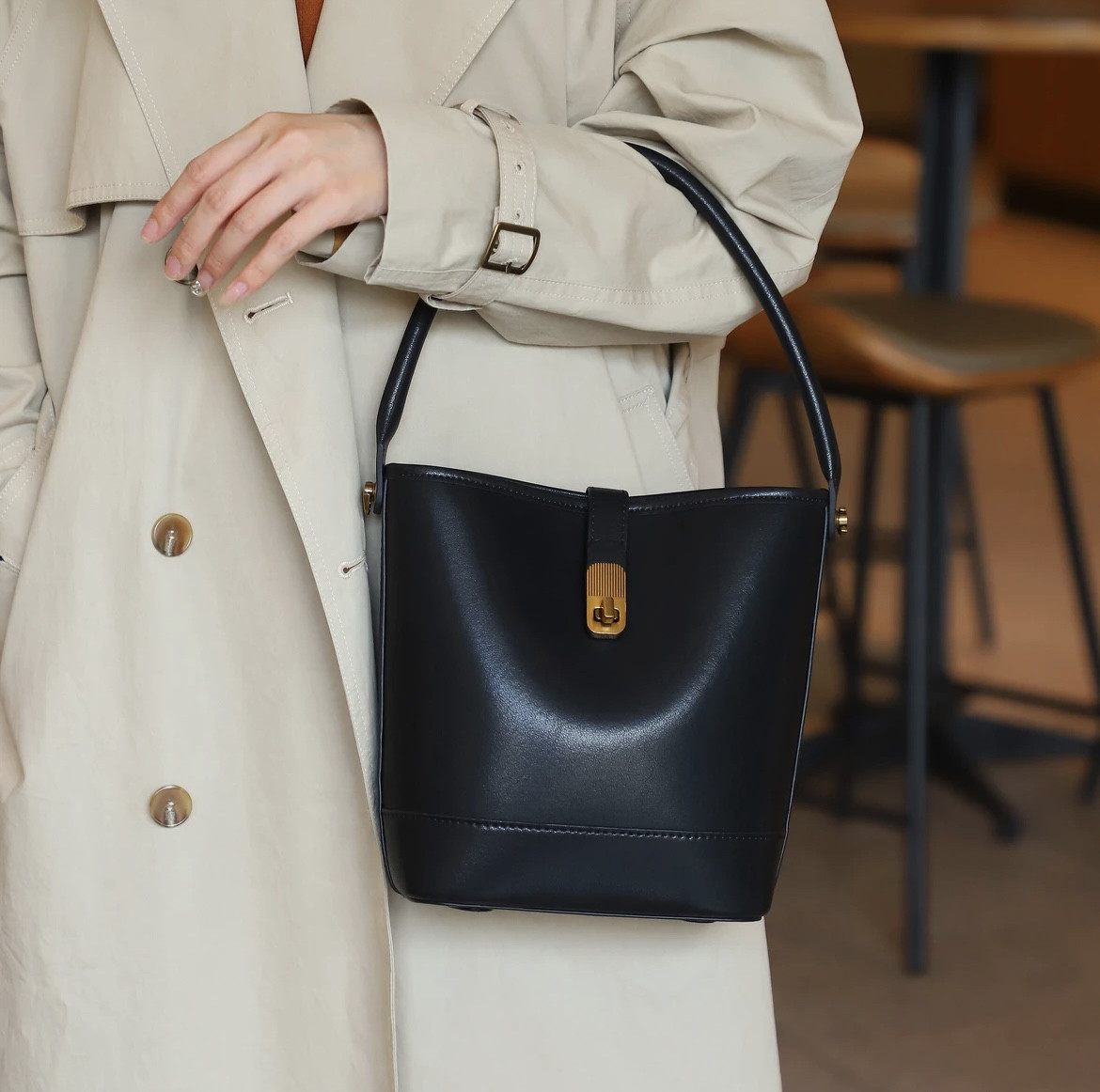 轻奢伊人真皮手提水桶包2025春夏新款女士时尚通勤单肩斜挎包,箱包皮具/热销女包/男包,水桶包,淘宝优惠券,粉丝福利购,淘宝优惠卷