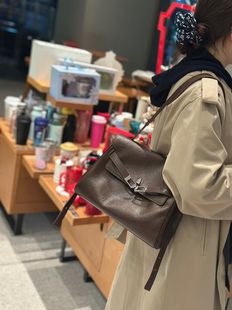 大牌同款抱抱手提包包女式2025新款秋冬真皮通勤斜挎邮差包凯莉包