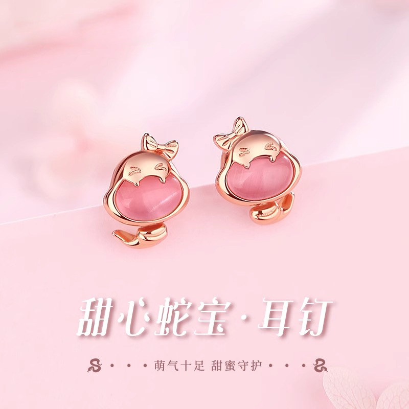 925纯银蛇宝宝耳钉2026爆款耳环属蛇的本命年吉祥佩戴物红色耳饰