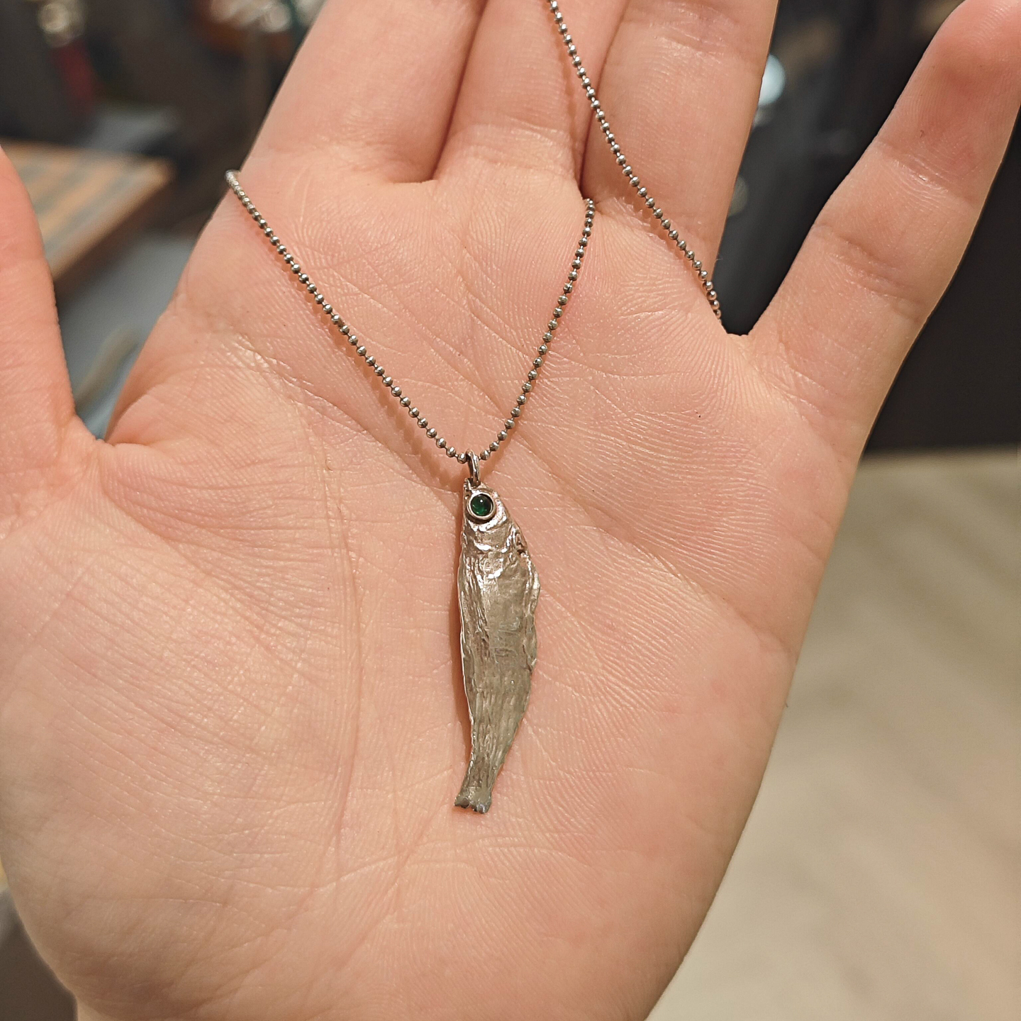 咸鱼翻身！可爱创意银色小咸鱼项链女不掉色设计高级感毛衣链秋冬