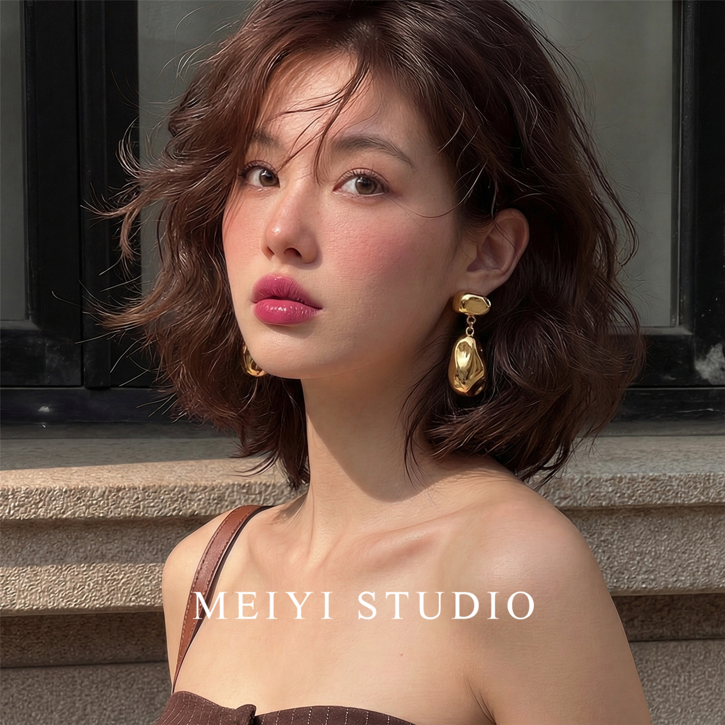 金色不规则水滴耳坠女现代风轻奢亮面夸张坠饰小众高级感个性耳饰