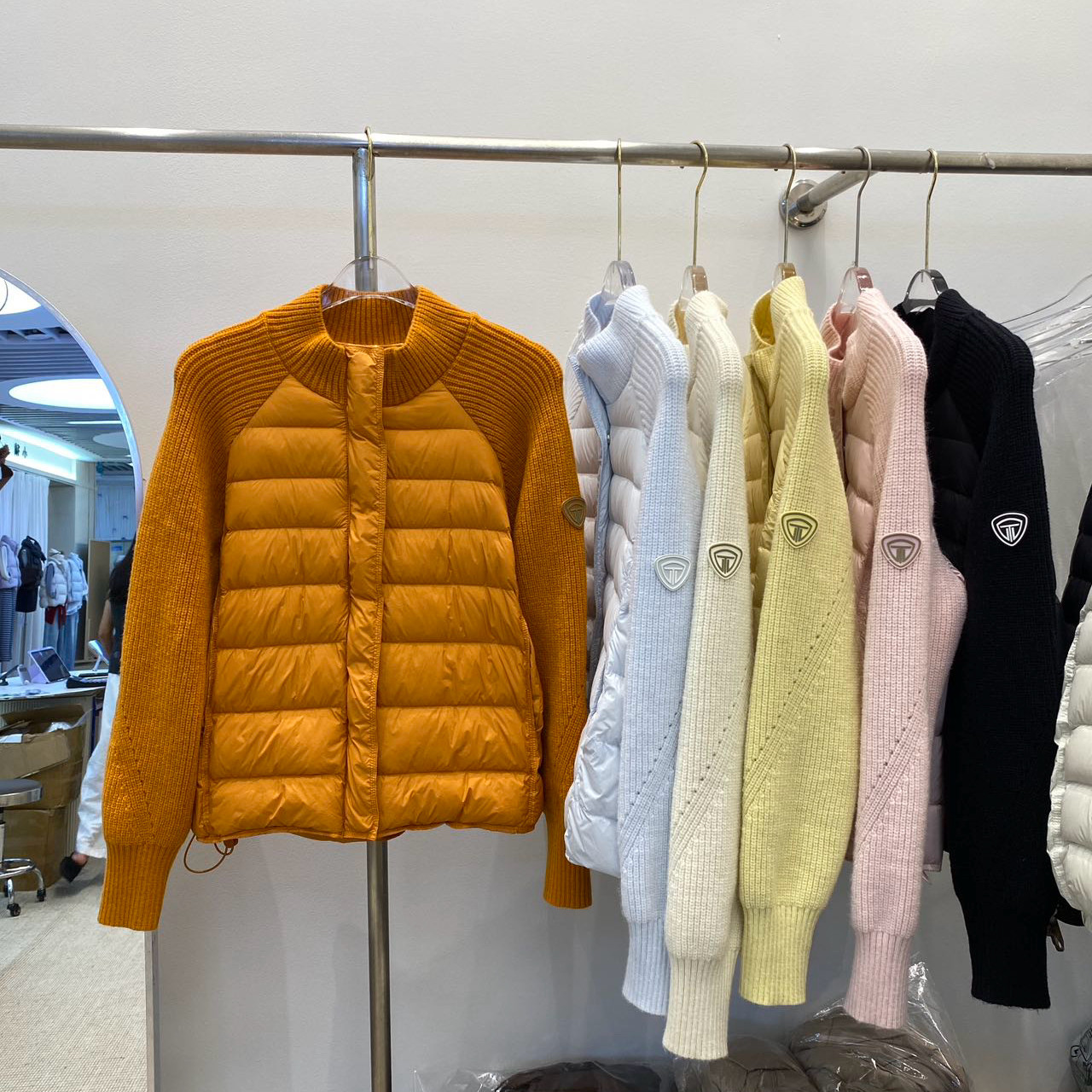 2026新款90白鸭绒轻薄羽绒服女短款时尚百搭针织拼接宽松冬季外套