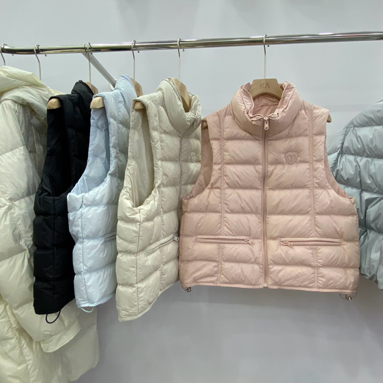 2026秋冬季新款韩版白鸭绒立领羽绒服马甲女短款时尚休闲外穿背心